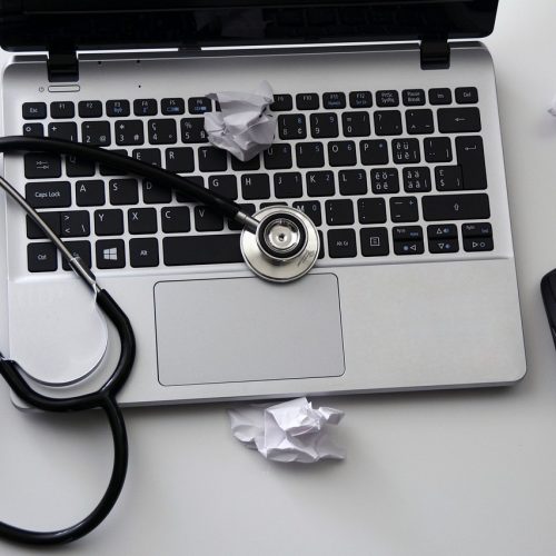 laptop, mouse, stethoscope-1385702.jpg